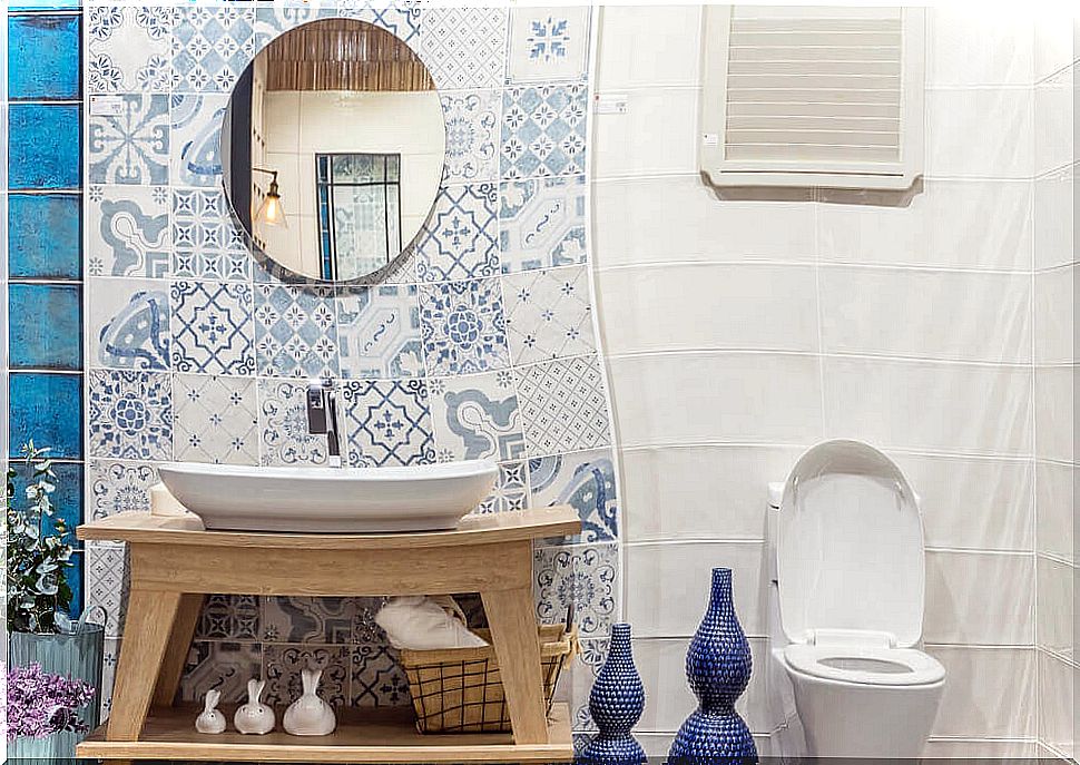 19 tips that will help you save space in your bathroom