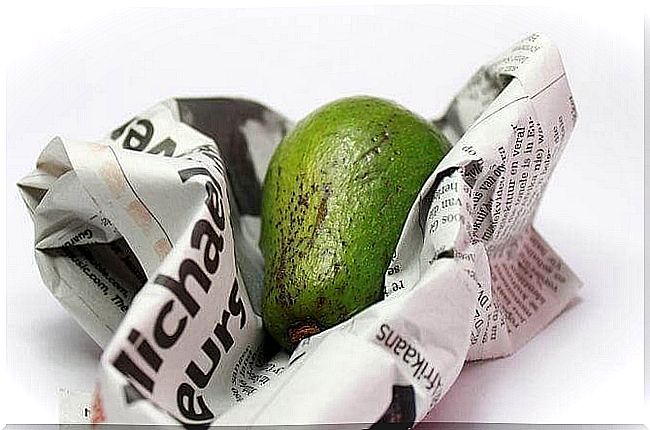 ripen an avocado in the newspaper