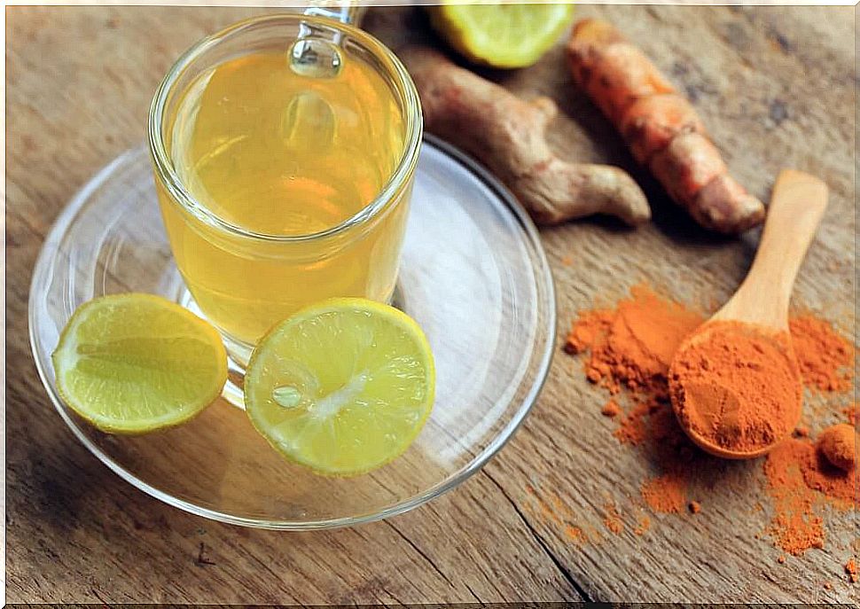 Infusion of turmeric with lemon