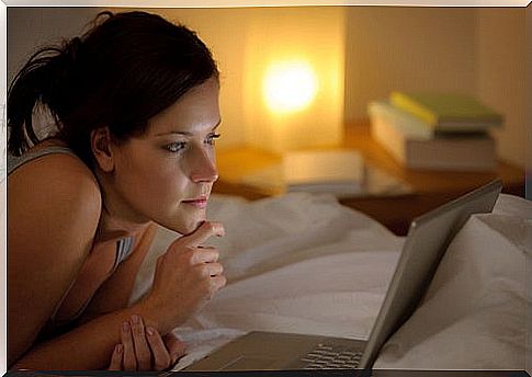 use of electronic devices in bed