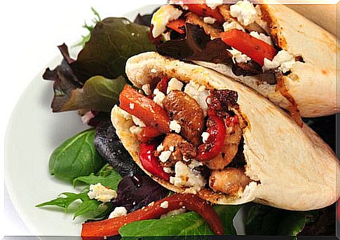 Greek Chicken Pita with Tzatziki Sauce