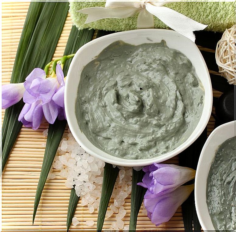 Green clay and coconut oil mask recipe