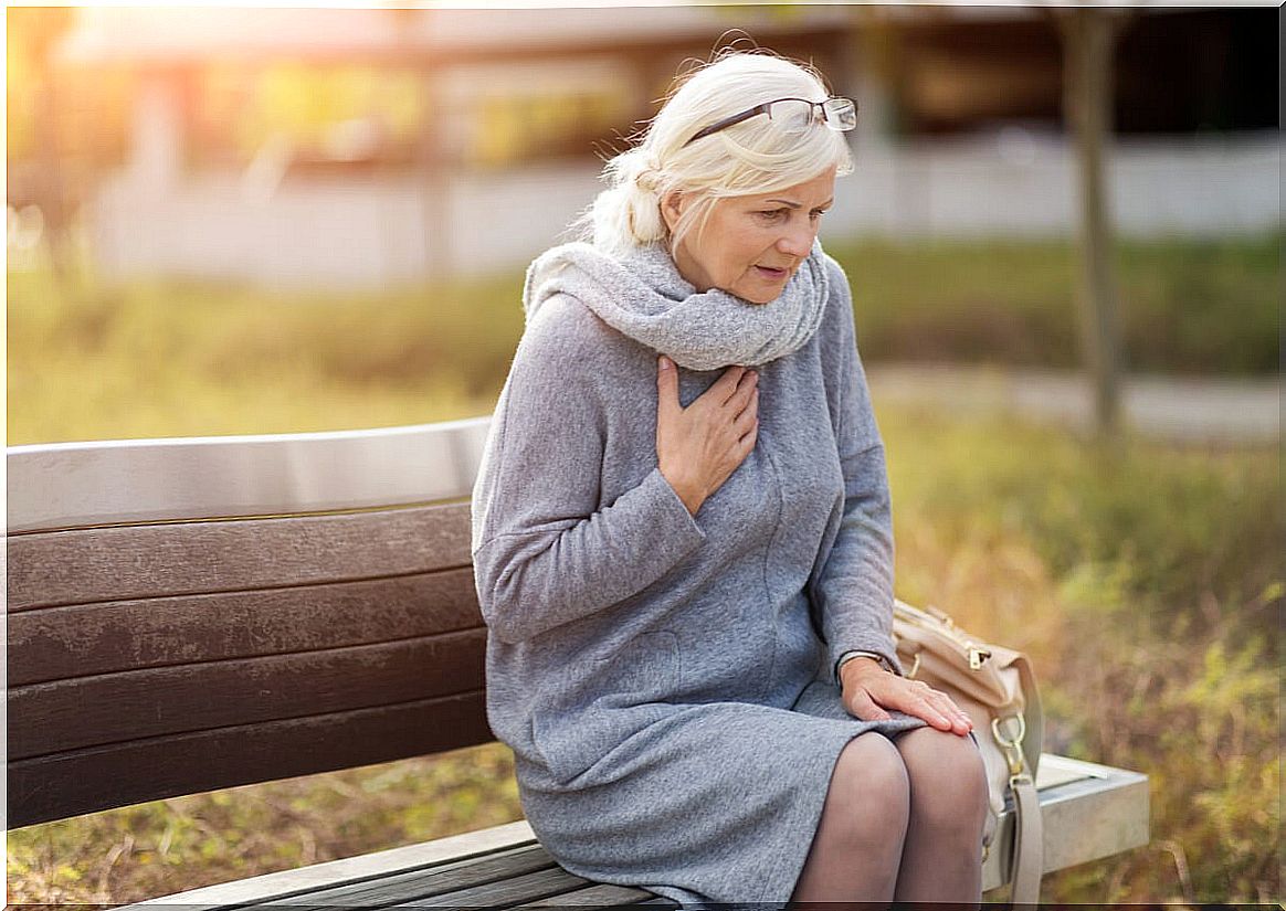 Woman in a square with chest pain.