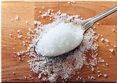 With salt we can make exfoliating homemade shower gel