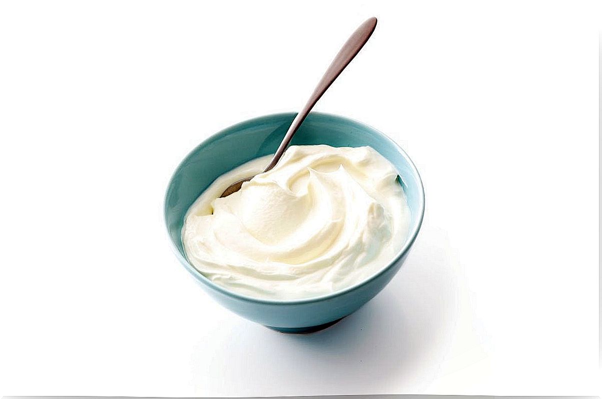 Yogurt-helps-to-blur-stains