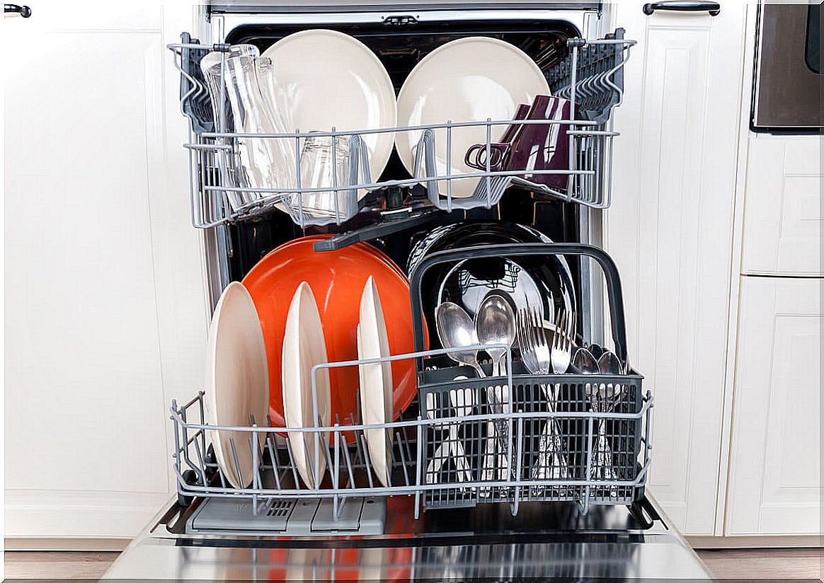 Dishwasher should not be used for wooden utensils.