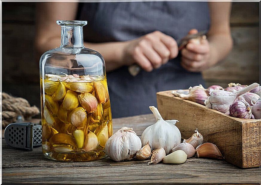 Jar with garlic oil