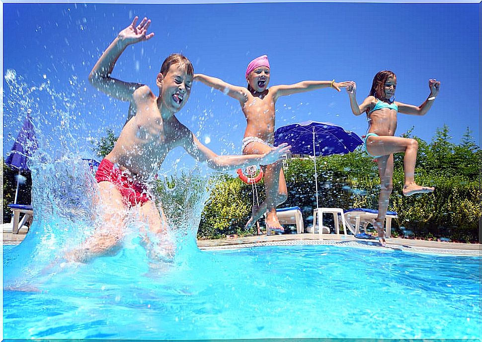 Children jumping into the pool